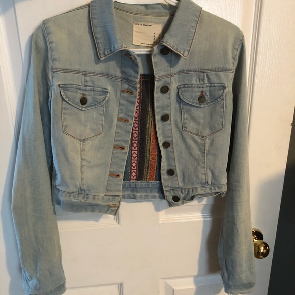 Forever 21 cropped jean jacket - Picture 1 of 4